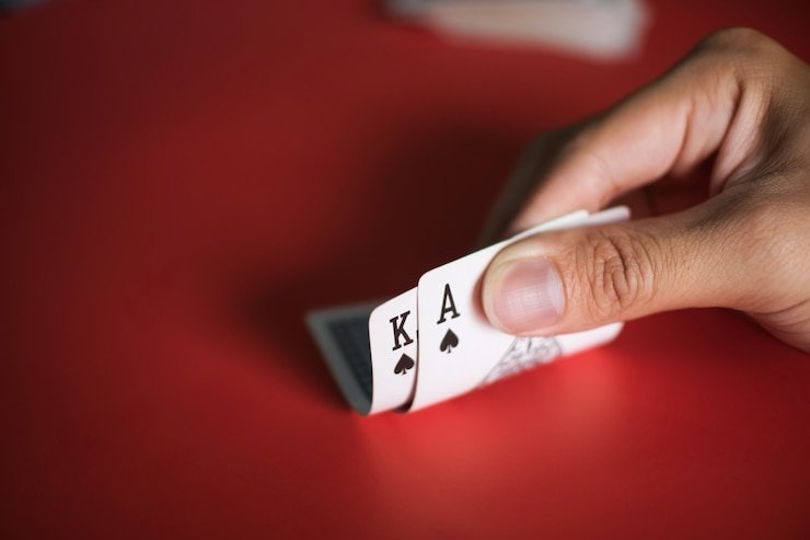 Casino slots and live dealer games on mobile device